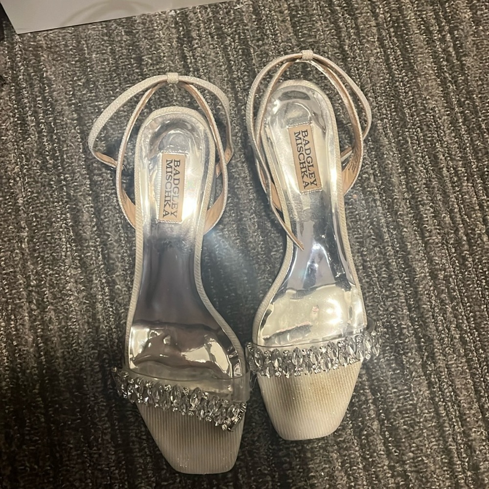 badgedley mischka silver heels